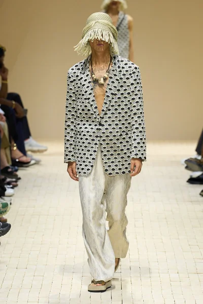 Look 27